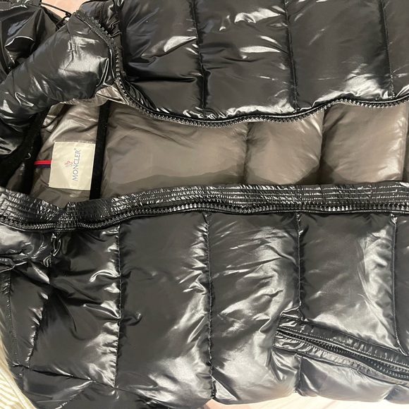 Moncler Shiny Black Puffer Jacket for Men/Women - Picture 8 of 8